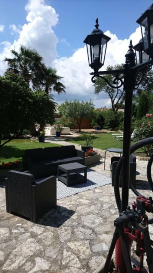 Au Jardin D'Amphora Bed & Breakfast Ginestas Dış mekan fotoğraf
